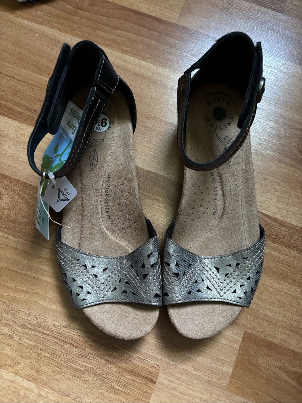 NWT Earth Origins Women's Metallic Ankle-Strap Sandals
